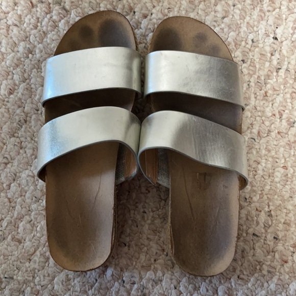 Cute metallic platform slide on sandals - Picture 2 of 4